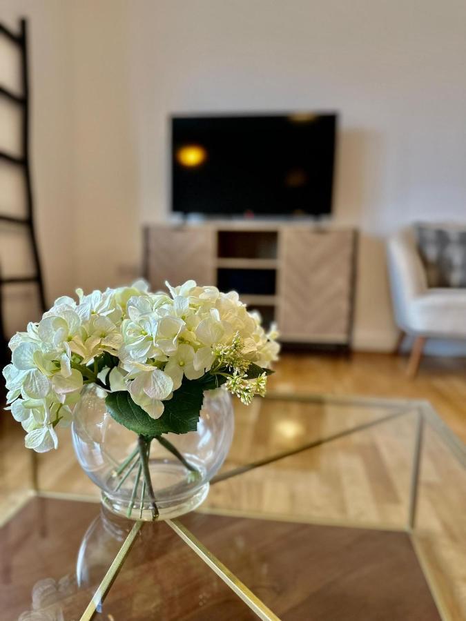 Koala & Tree - Modern 1 Bed Apartment For 4 Guests In The Heart Of Cambridge - Short Lets & Serviced Accommodation Exterior foto